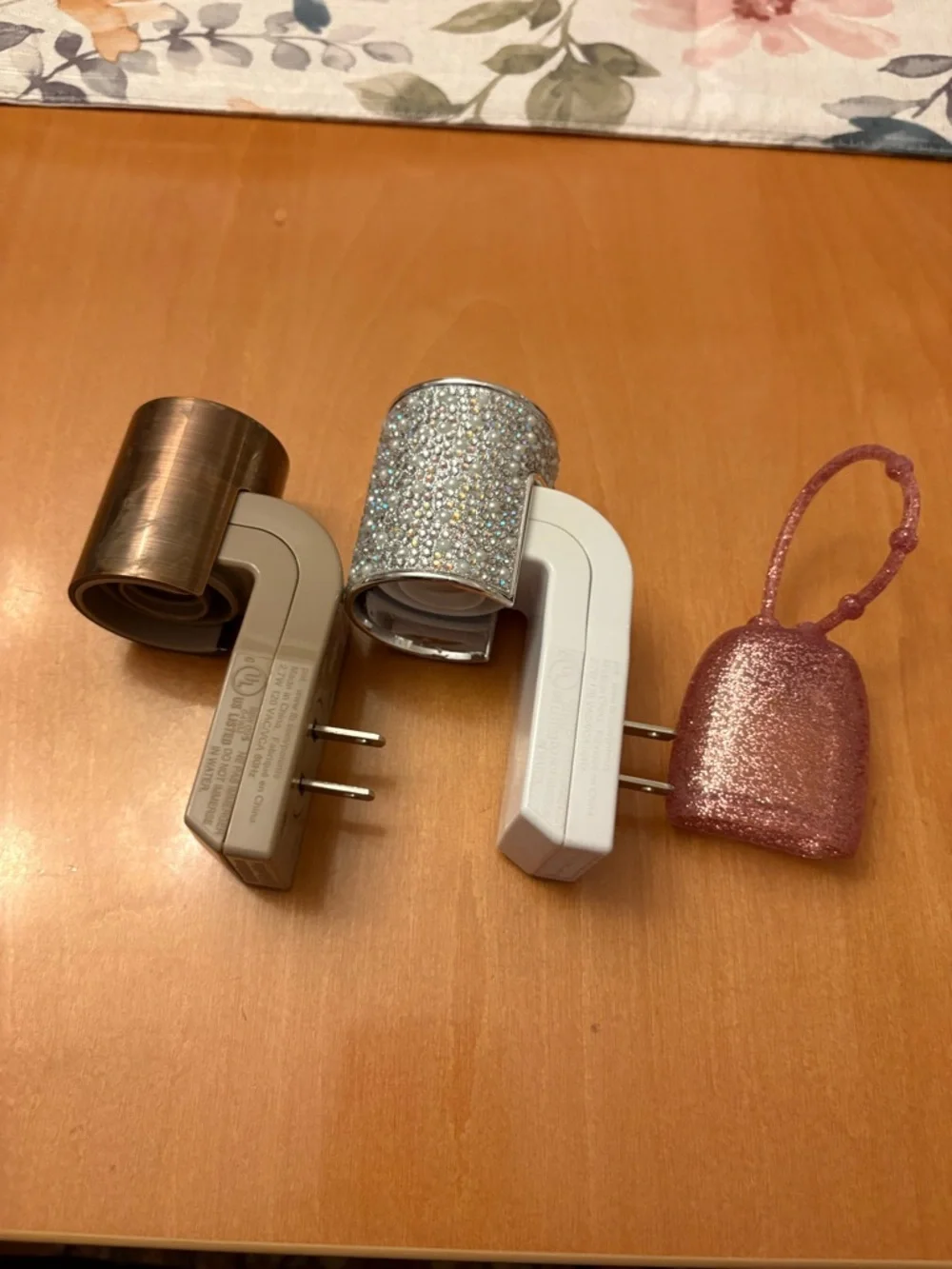 Lot of Bath and Bodyworks 2 Wallflower  Plug-Ins and 1 Hand Sanitizer Holder - Picture 2 of 7